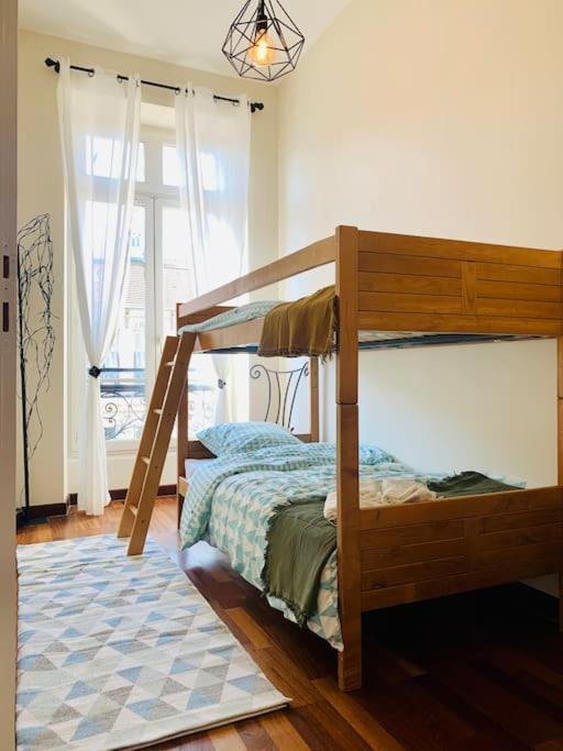 Eugenie Hyper Center 3 2 Bedrooms