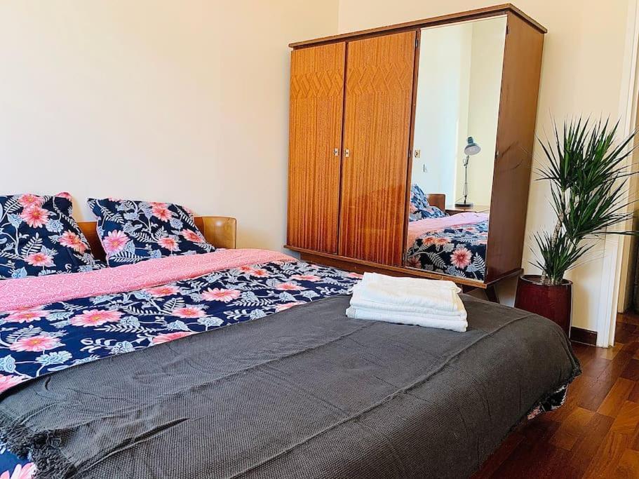 Eugenie Hyper Center 3 2 Bedrooms *