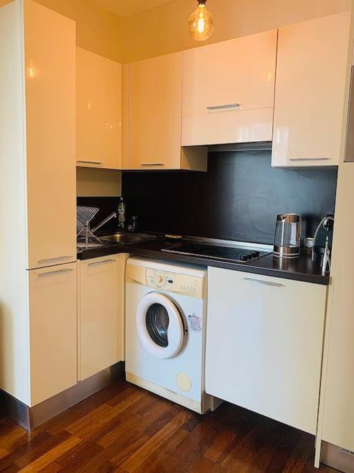 Eugenie Hyper Center 3 2 Bedrooms Apartment *